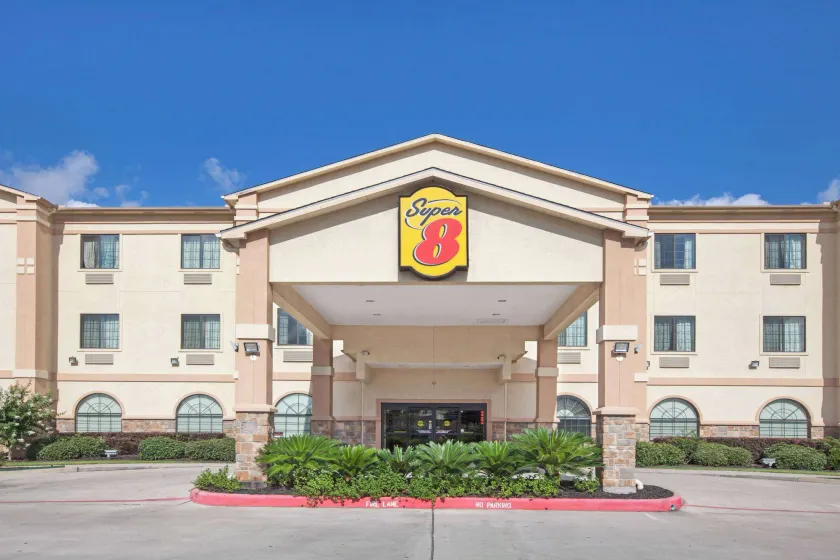 Super 8 by Wyndham IAH West/Greenspoint - Image 1