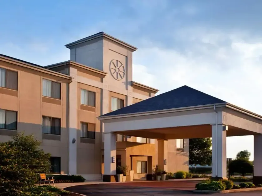 Baymont by Wyndham Merrillville - Image 1