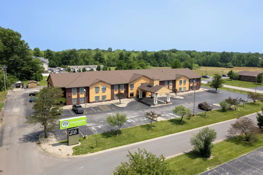Countryside Inn and Suites - Image 1