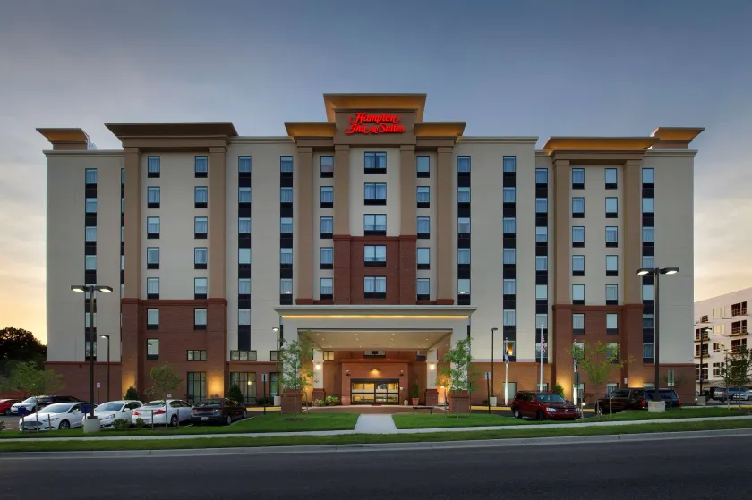 Hampton Inn & Suites Falls Church - Image 1