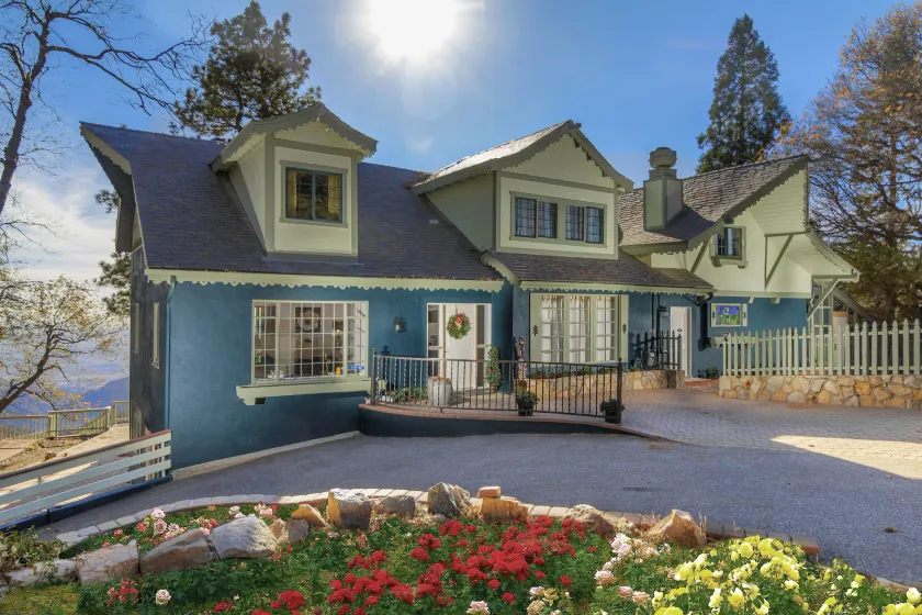 The Sky View Inn - Image 1