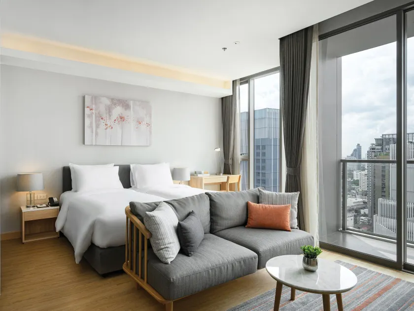 Oakwood Suites Bangkok - Image 1