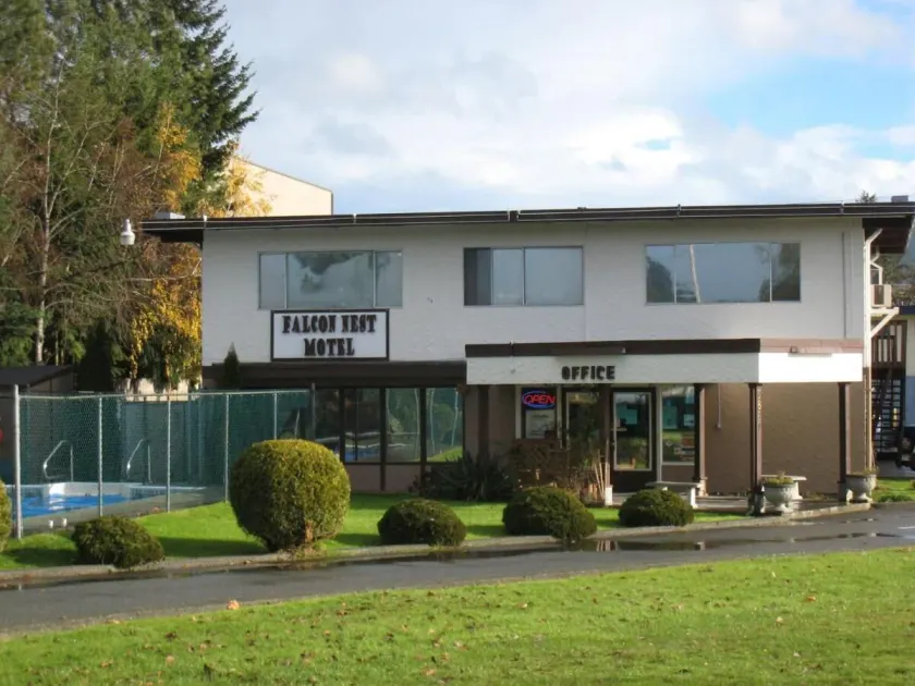 Falcon Nest Motel - Image 1