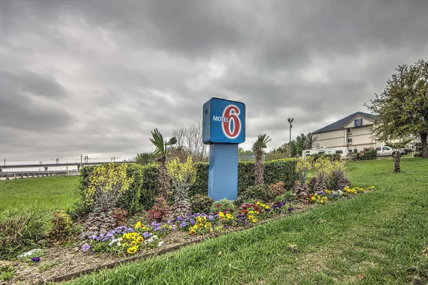 Motel 6-Dallas, TX - Northwest - Image 1