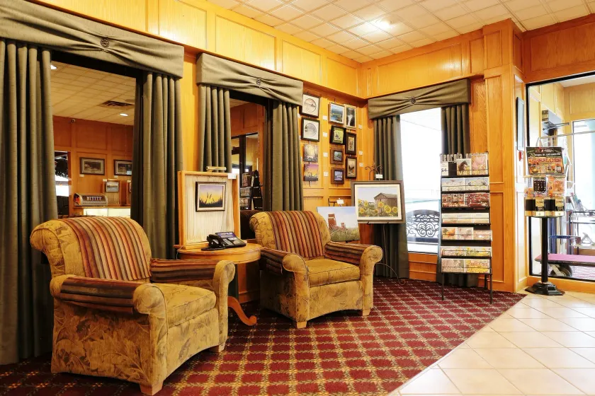 Tamarack Inn - Image 1