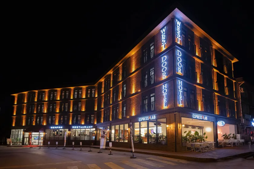 WestDoor Hotel - Image 1