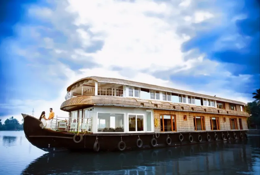 Indiavacationz Houseboat - Image 1