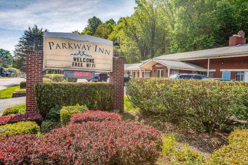 Parkway Inn - Image 1