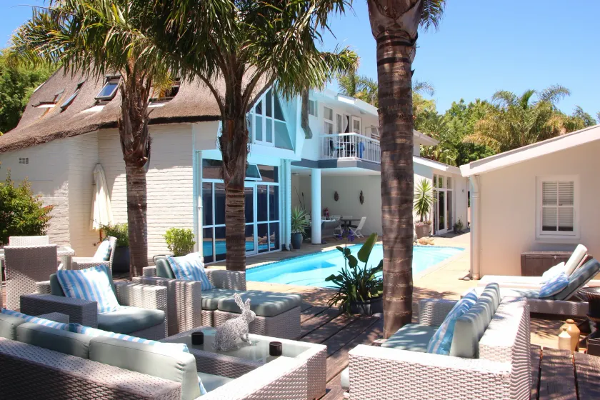 Southern Cross Guesthouse - Image 1