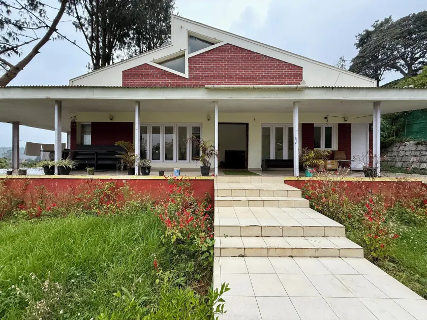 Nilgiris Inn - Image 1