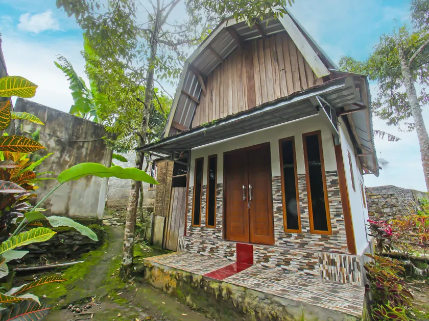 Hotel O Awenk Homestay Near SD Gunung Wakul - Image 1