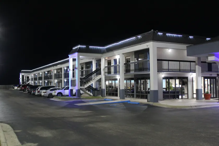 Days Inn by Wyndham Marianna - Image 1