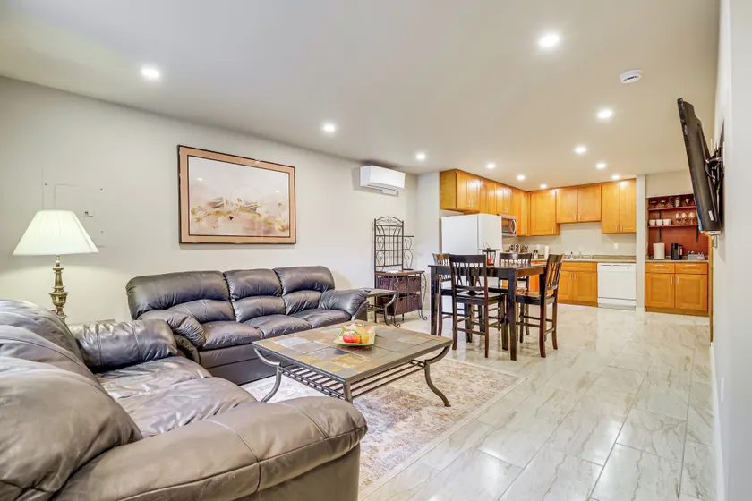 Gateway to Seattle Area! Apt Great for Commuters - Image 1