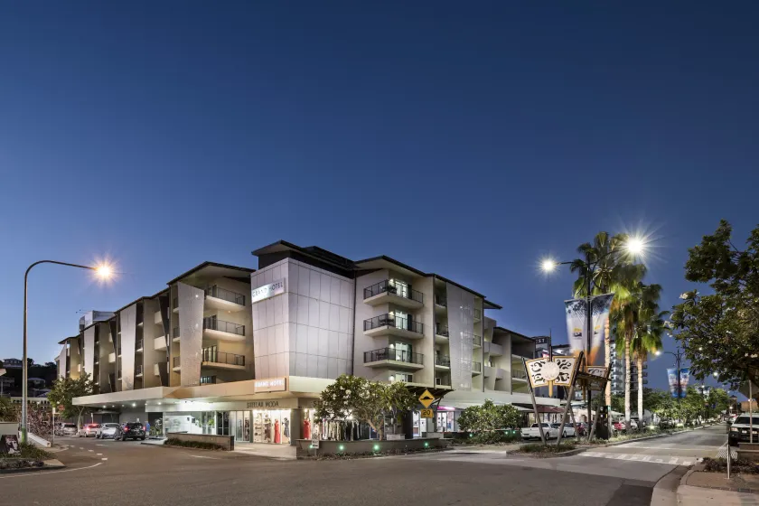 Grand Hotel and Apartments Townsville - Image 1