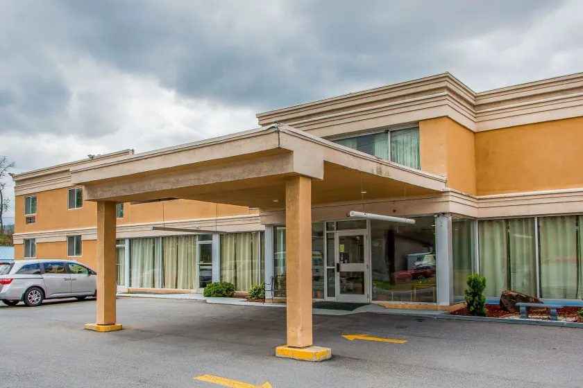Rodeway Inn Bedford - Image 1