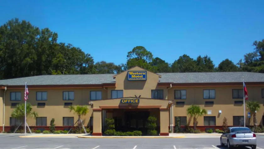 Western Motel Inn and Suites Hazelhurst - Image 1