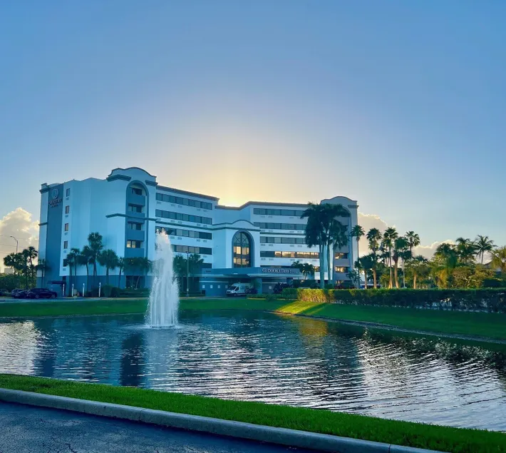 DoubleTree by Hilton Hotel West Palm Beach Airport - Image 1