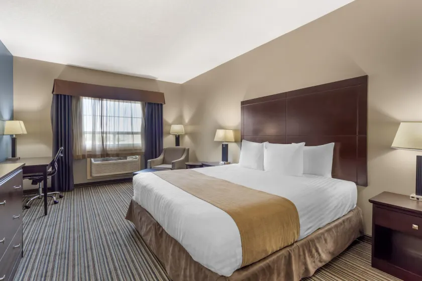 Best Western PLUS Fort Saskatchewan Inn & Suites - Image 1