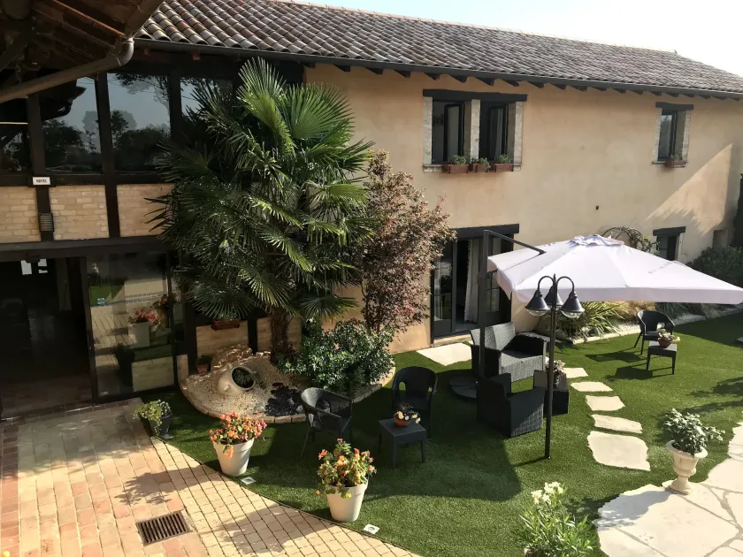 HOSTELLERIE DES BICHONNIERES - Image 1