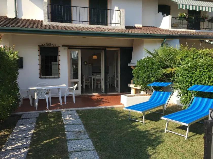 Großzügige Villa mit Garten und Pool - Image 1