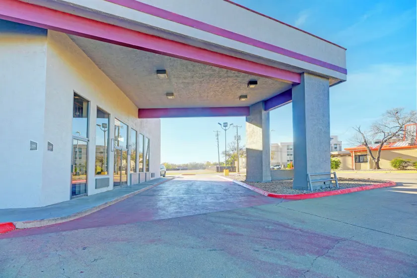Travelers inn by OYO Wichita Falls - Image 1