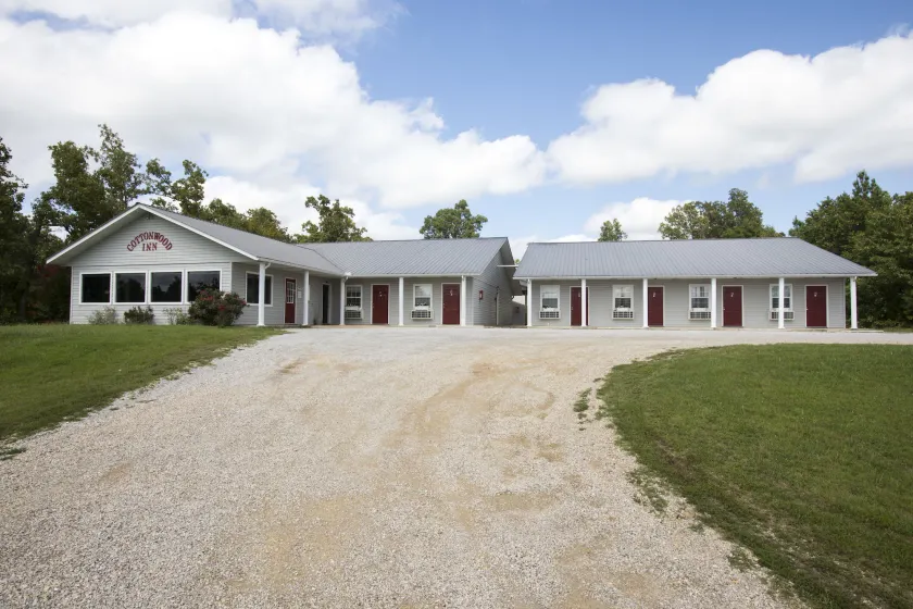 Cottonwood Inn - Image 1