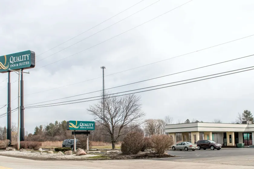 Quality Inn & Suites Fairview - Erie - Image 1