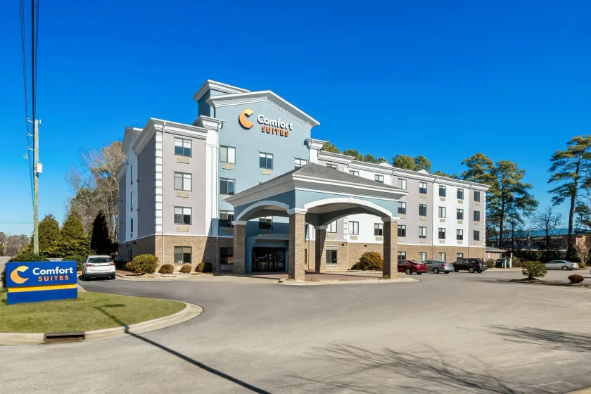 Comfort Suites Sanford - Image 1