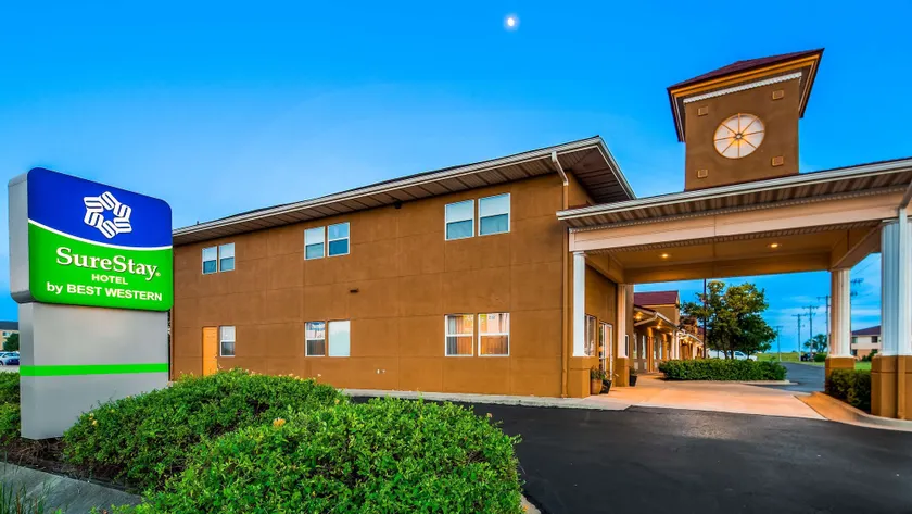 SureStay Hotel by Best Western Ottawa - Image 1