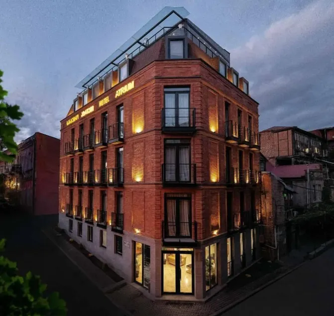 Atrium Boutique Hotel - Image 1