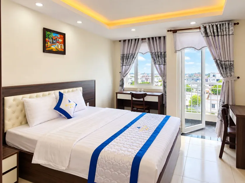 Tran Long Binh Duong Hotel - Image 1