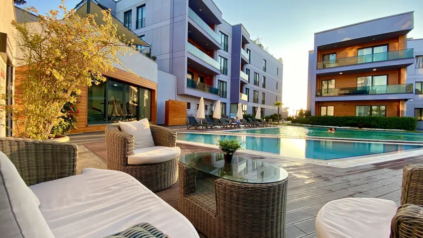 Green Hills Suites - Image 1