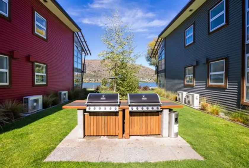 Marina Apartments - Element Escapes - Room