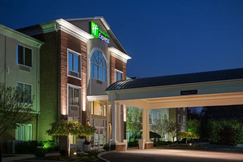 Holiday Inn Express Hotel & Suites Youngstown North-Warren/Niles by IHG - Image 1
