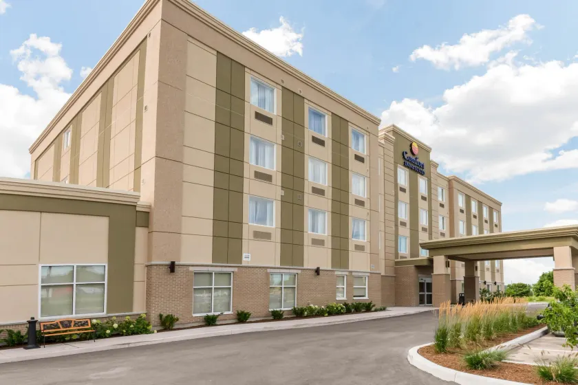 Comfort Inn & Suites - Image 1