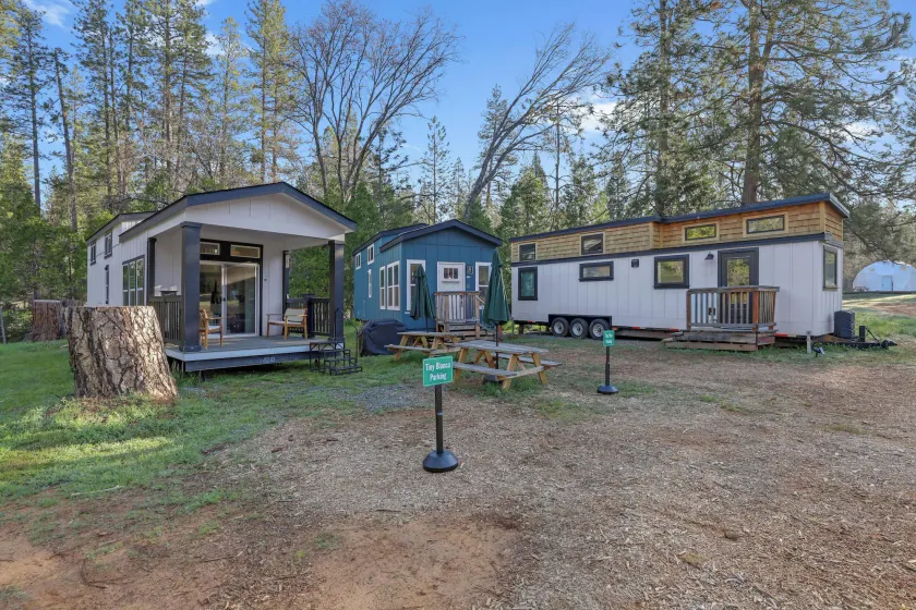 Tiny one house at Yosemite Gateway - Image 1