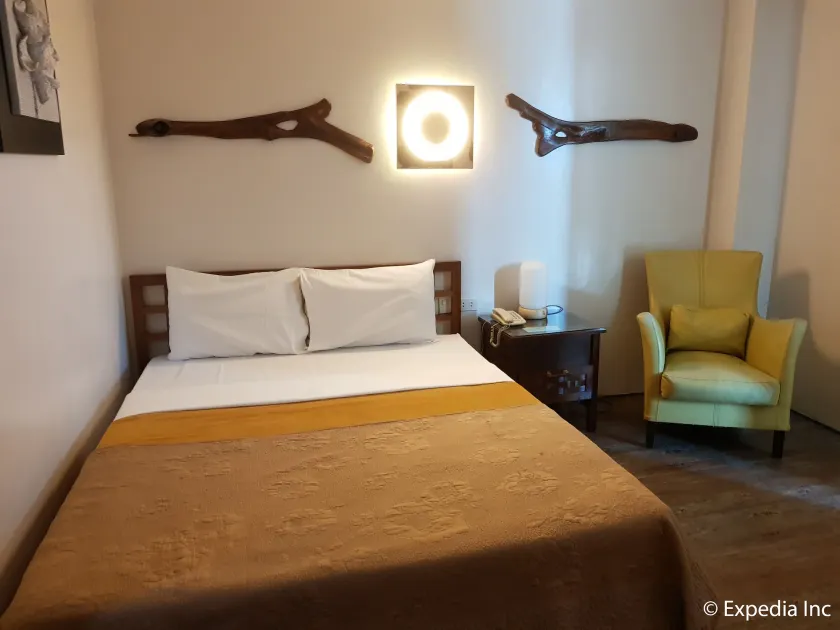 GAP Plaza Hotel - Image 1