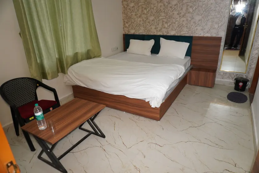 Hotel JR Palace- Near Toran Dwar and free Parking - Zimmer