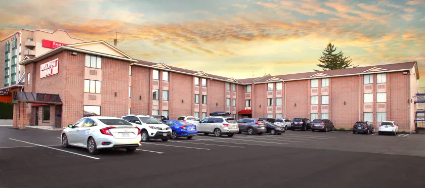 Diplomat Inn - Image 1