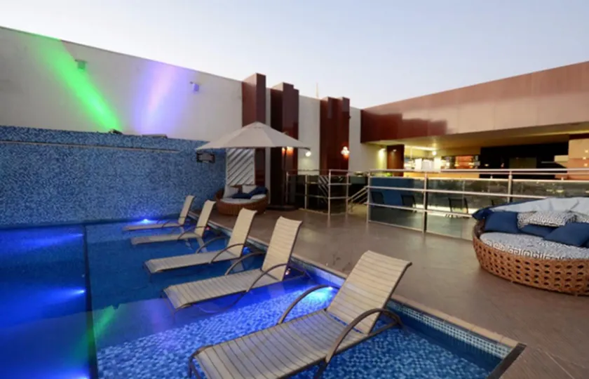 Oscar Hotel Executive - Image 1