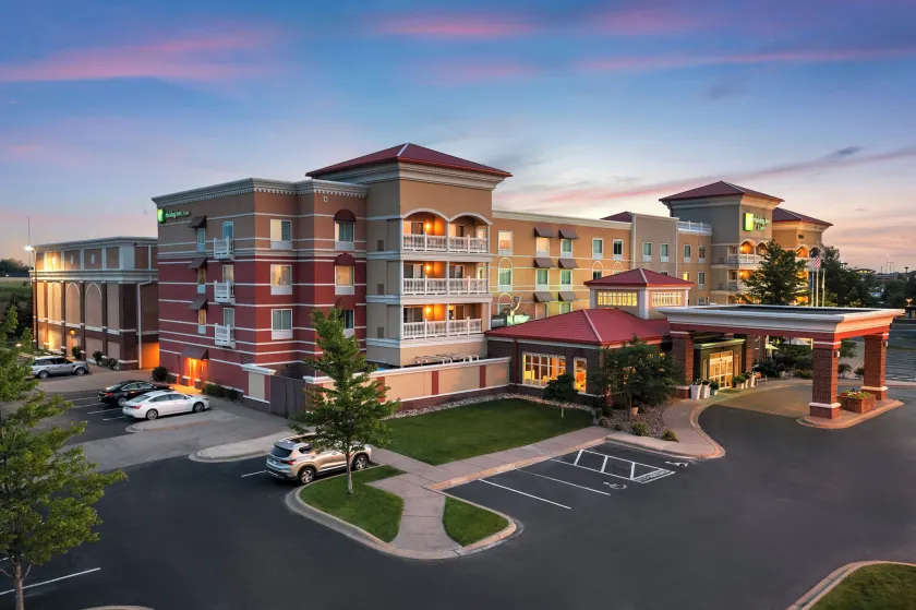 Holiday Inn Hotel & Suites Maple Grove Northwest Minneapolis-Arbor Lakes by IHG - Image 1