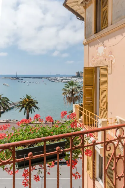 Miramare Hotel - Image 1