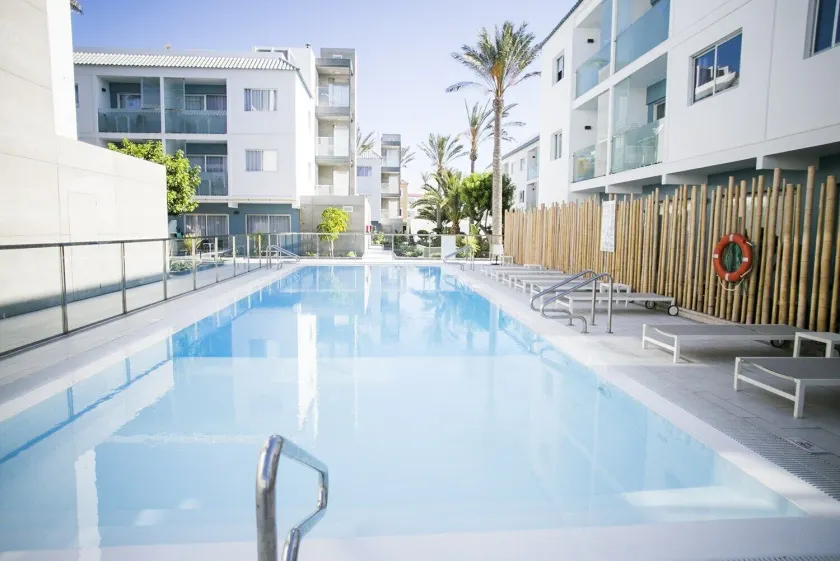 Bristol Sunset Beach - Holiday Apartments - Image 1