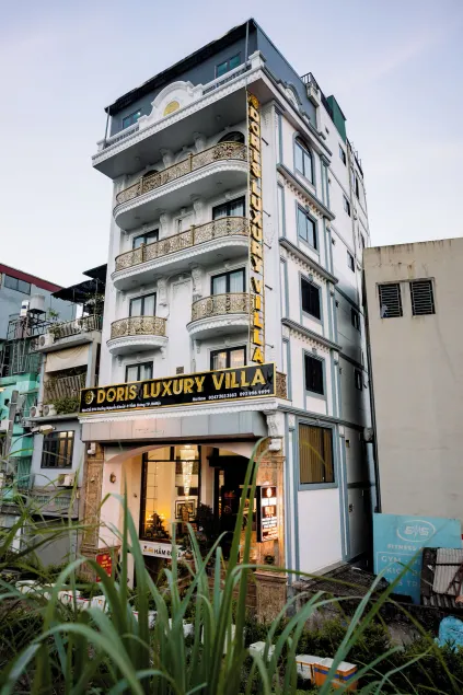 Doris Luxury Hotel - Image 1