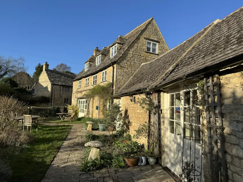 Guiting Guest House - Image 1