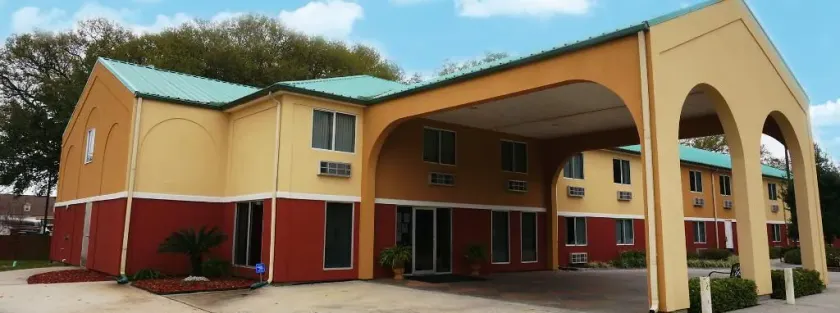 Riverside Hotel - Image 1