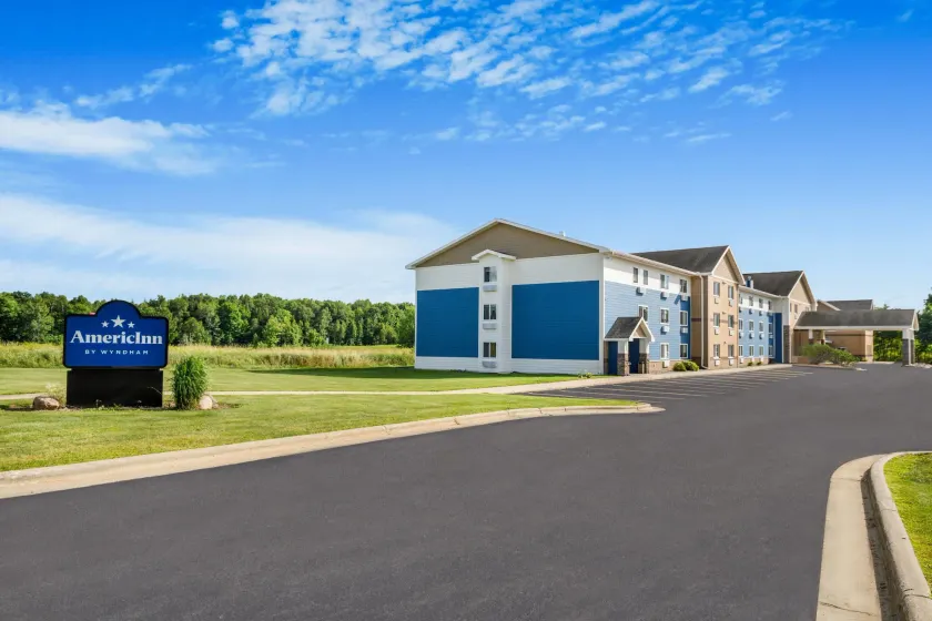 AmericInn by Wyndham Wausau - Image 1