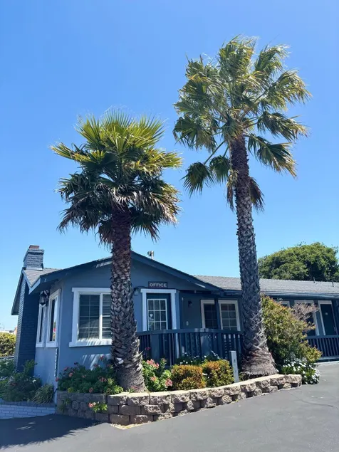 The Monterey Fireplace Inn - Rezeption
