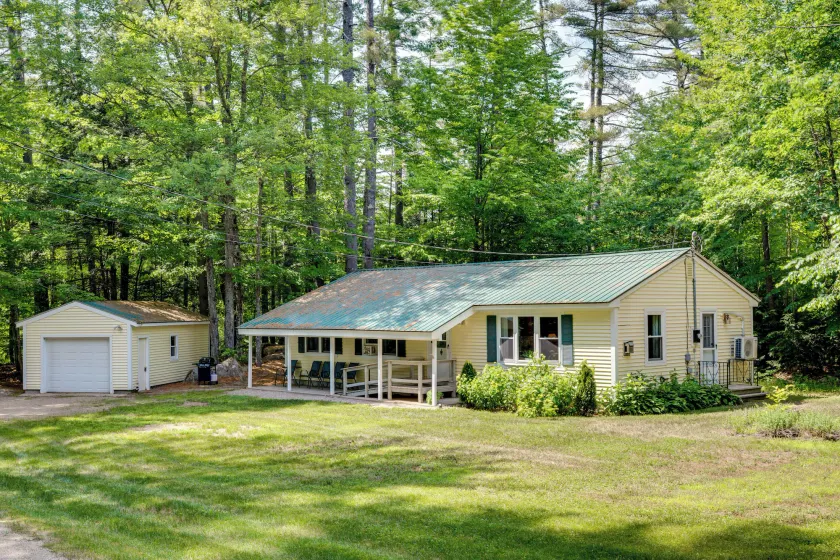 Outdoor Exploration: Quaint North Conway Cottage! - Image 1