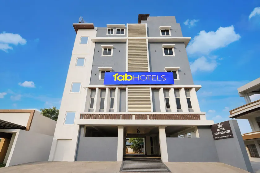 FabHotel Sushmitha Inn - Image 1